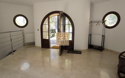 Fantastic villa with large plot, offering privacy and sea views.